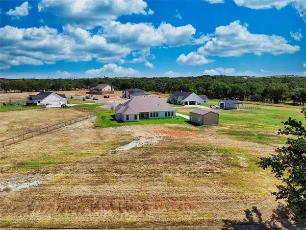 1016 Emery Court, Weatherford, TX 76087