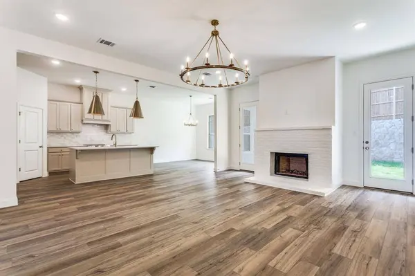 782 Sterling Drive, Benbrook, TX 76126