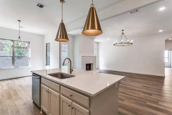 782 Sterling Drive, Benbrook, TX 76126