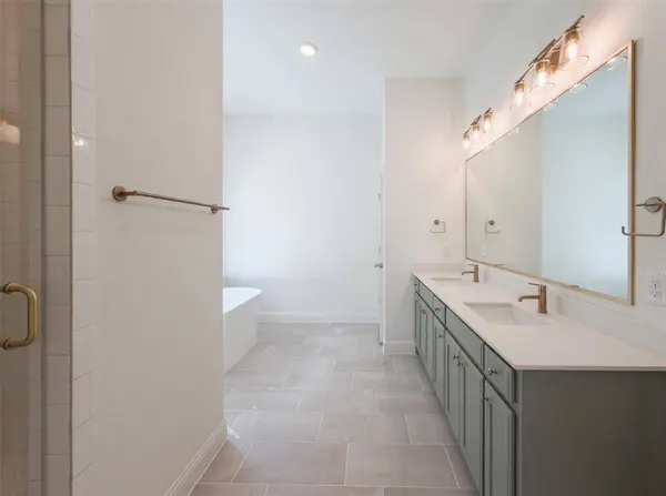 782 Sterling Drive, Benbrook, TX 76126
