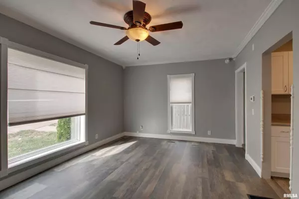 1201 N 12TH ST, Quincy, IL 62301