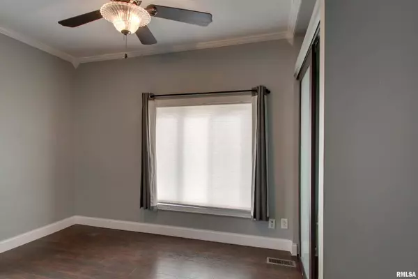 1201 N 12TH ST, Quincy, IL 62301