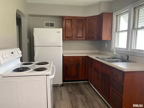 1014 N 6TH ST, Quincy, IL 62301