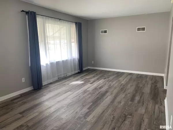 1014 N 6TH ST, Quincy, IL 62301