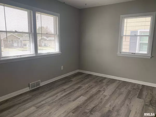 1014 N 6TH ST, Quincy, IL 62301