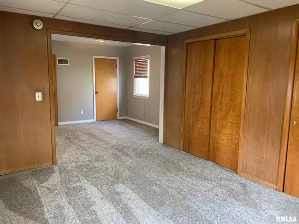 1014 N 6TH ST, Quincy, IL 62301