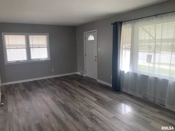 1014 N 6TH ST, Quincy, IL 62301