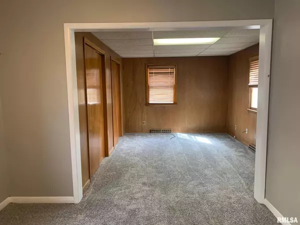 1014 N 6TH ST, Quincy, IL 62301