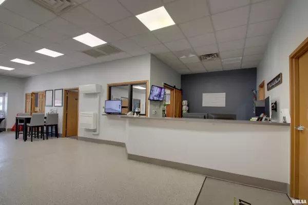 301 S 7TH ST, Quincy, IL 62301