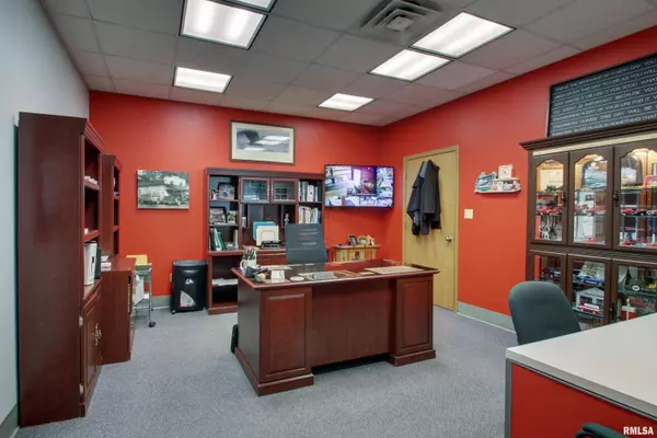 301 S 7TH ST, Quincy, IL 62301