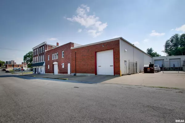 301 S 7TH ST, Quincy, IL 62301