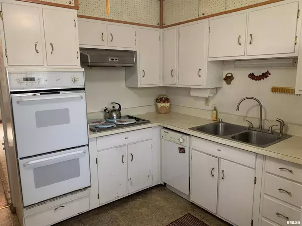 732 EDGEWOOD DR, Quincy, IL 62301