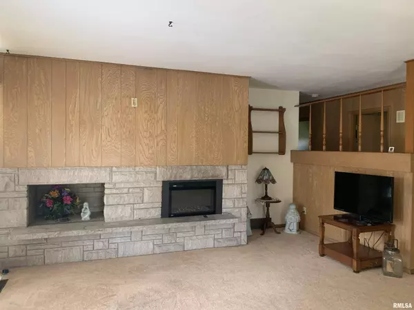 732 EDGEWOOD DR, Quincy, IL 62301