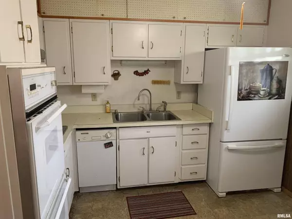 732 EDGEWOOD DR, Quincy, IL 62301