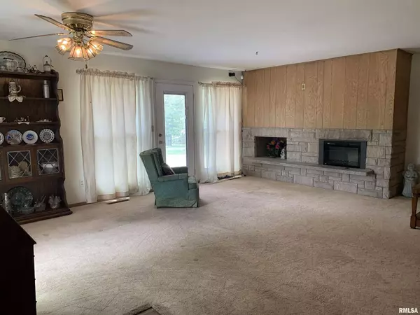 732 EDGEWOOD DR, Quincy, IL 62301