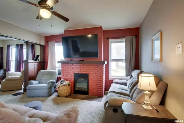 344 S STATE RD, Mendon, IL 62351