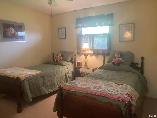 732 EDGEWOOD DR, Quincy, IL 62301