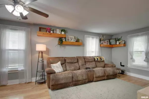 927 S 22ND ST, Quincy, IL 62301