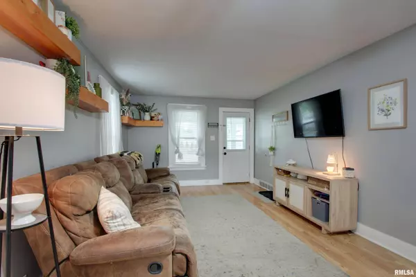 927 S 22ND ST, Quincy, IL 62301