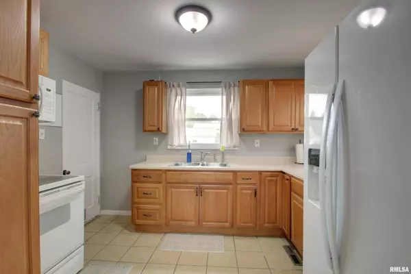 927 S 22ND ST, Quincy, IL 62301