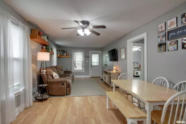 927 S 22ND ST, Quincy, IL 62301