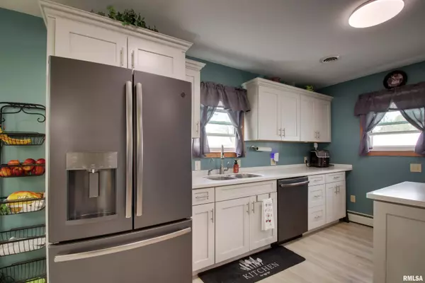 130 S STATE ST, Mendon, IL 62351