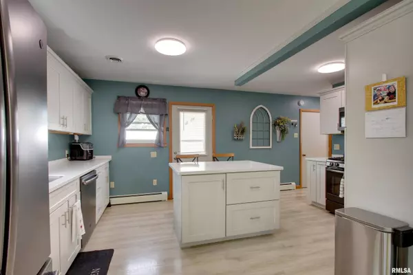 130 S STATE ST, Mendon, IL 62351