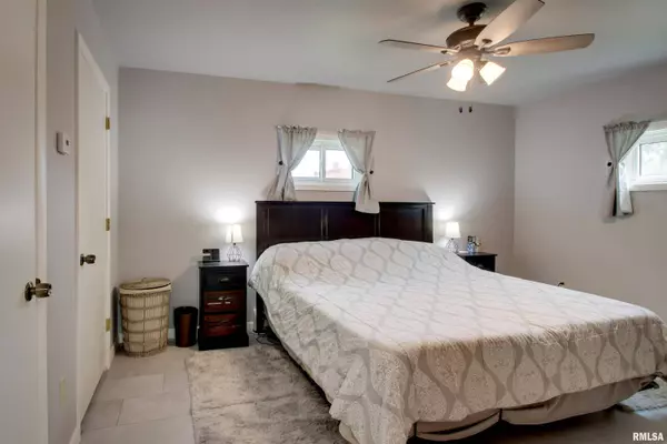 130 S STATE ST, Mendon, IL 62351