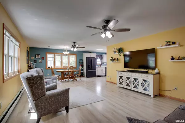 130 S STATE ST, Mendon, IL 62351