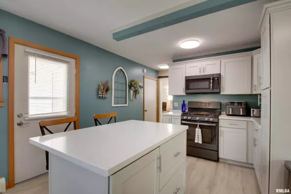 130 S STATE ST, Mendon, IL 62351