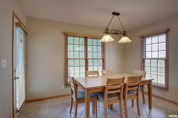 2723 RIDGECREST DR, Quincy, IL 62305