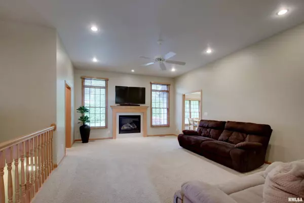 2723 RIDGECREST DR, Quincy, IL 62305