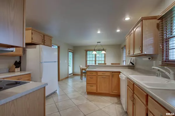 2723 RIDGECREST DR, Quincy, IL 62305