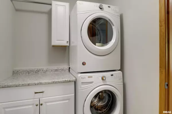 1525 Cadbury RDG, Quincy, IL 62305