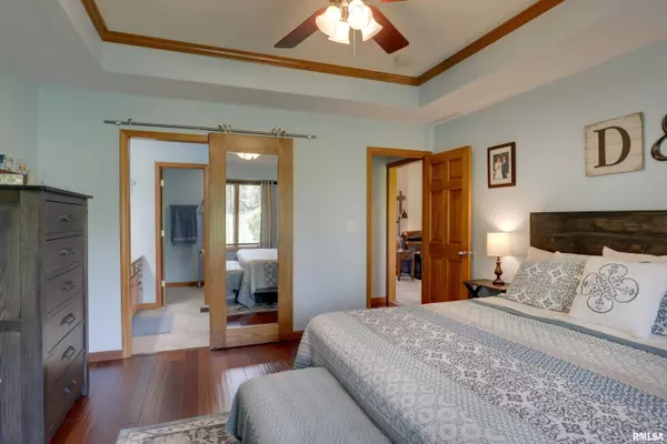 1525 Cadbury RDG, Quincy, IL 62305