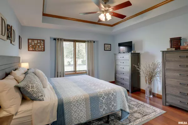 1525 Cadbury RDG, Quincy, IL 62305