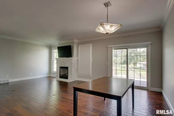 3505 Wysteria LN, Quincy, IL 62301