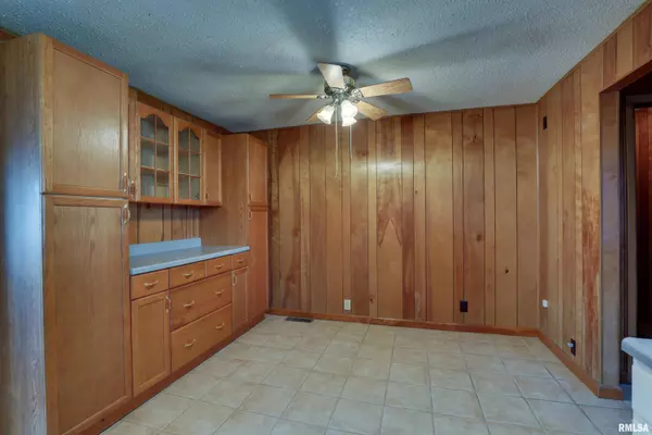 1415 N 10TH ST, Quincy, IL 62301