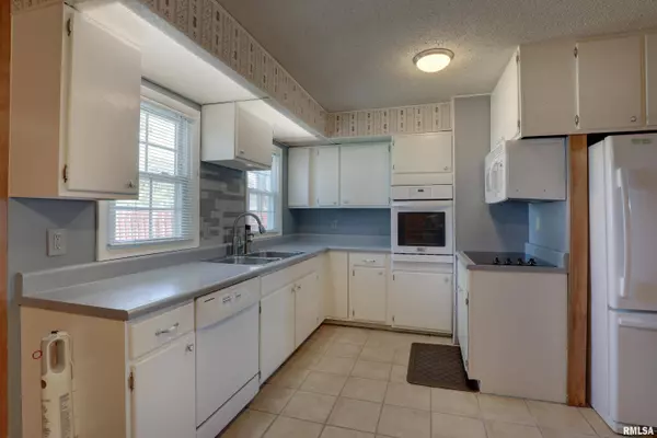 1415 N 10TH ST, Quincy, IL 62301