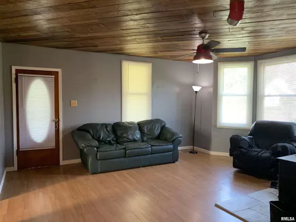 502 SMITH ST, Golden, IL 62339