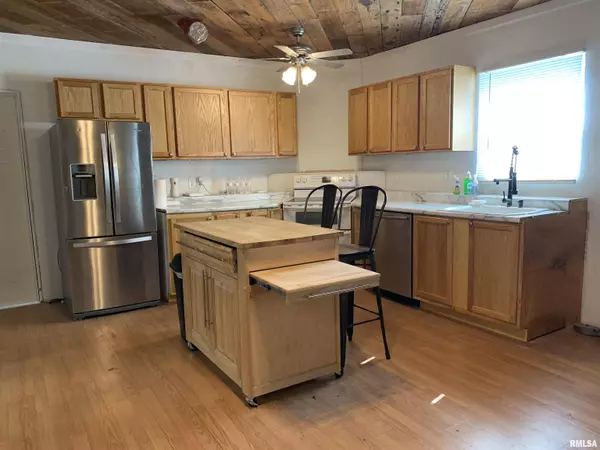 502 SMITH ST, Golden, IL 62339