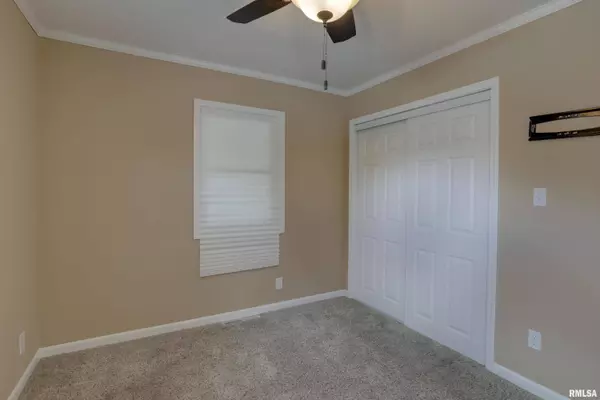 1026 N 15TH ST, Quincy, IL 62301