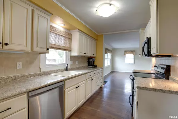 1026 N 15TH ST, Quincy, IL 62301