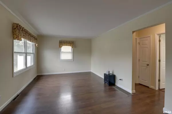 1026 N 15TH ST, Quincy, IL 62301