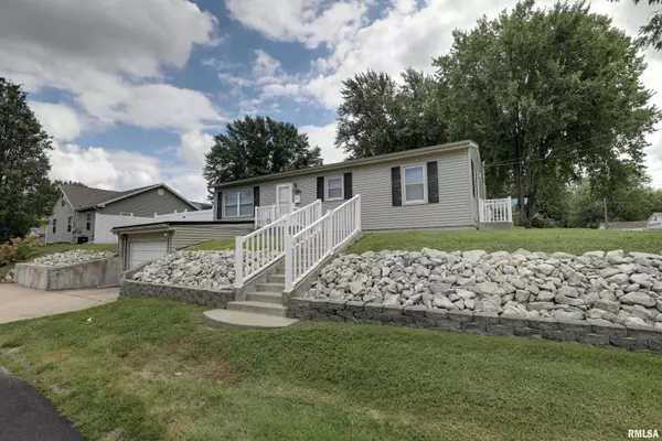 1026 N 15TH ST, Quincy, IL 62301