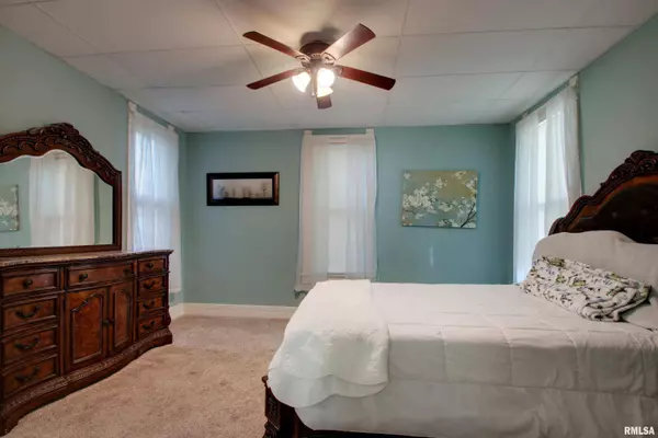 1319 N 12TH ST, Quincy, IL 62301