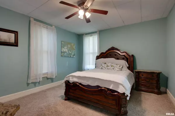 1319 N 12TH ST, Quincy, IL 62301