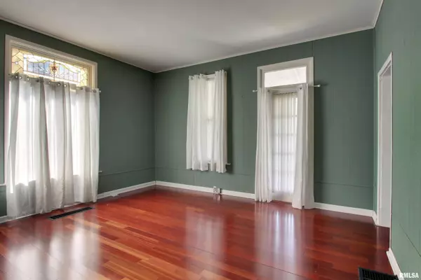 1319 N 12TH ST, Quincy, IL 62301