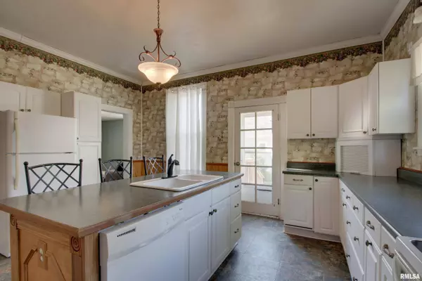 1319 N 12TH ST, Quincy, IL 62301