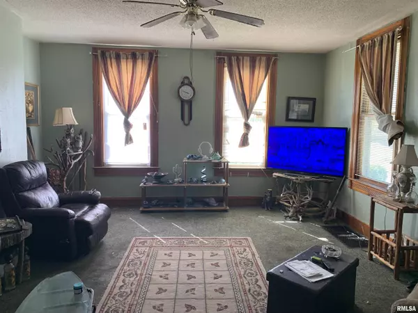 832 N 11TH ST, Quincy, IL 62301